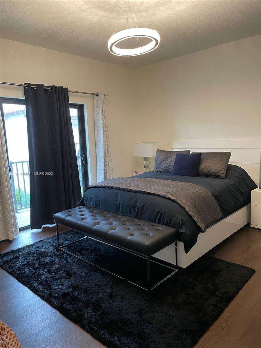 DOWNTOWN DORAL SOUTH PHAS - Residential