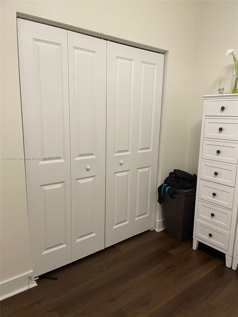 DOWNTOWN DORAL SOUTH PHAS - Residential