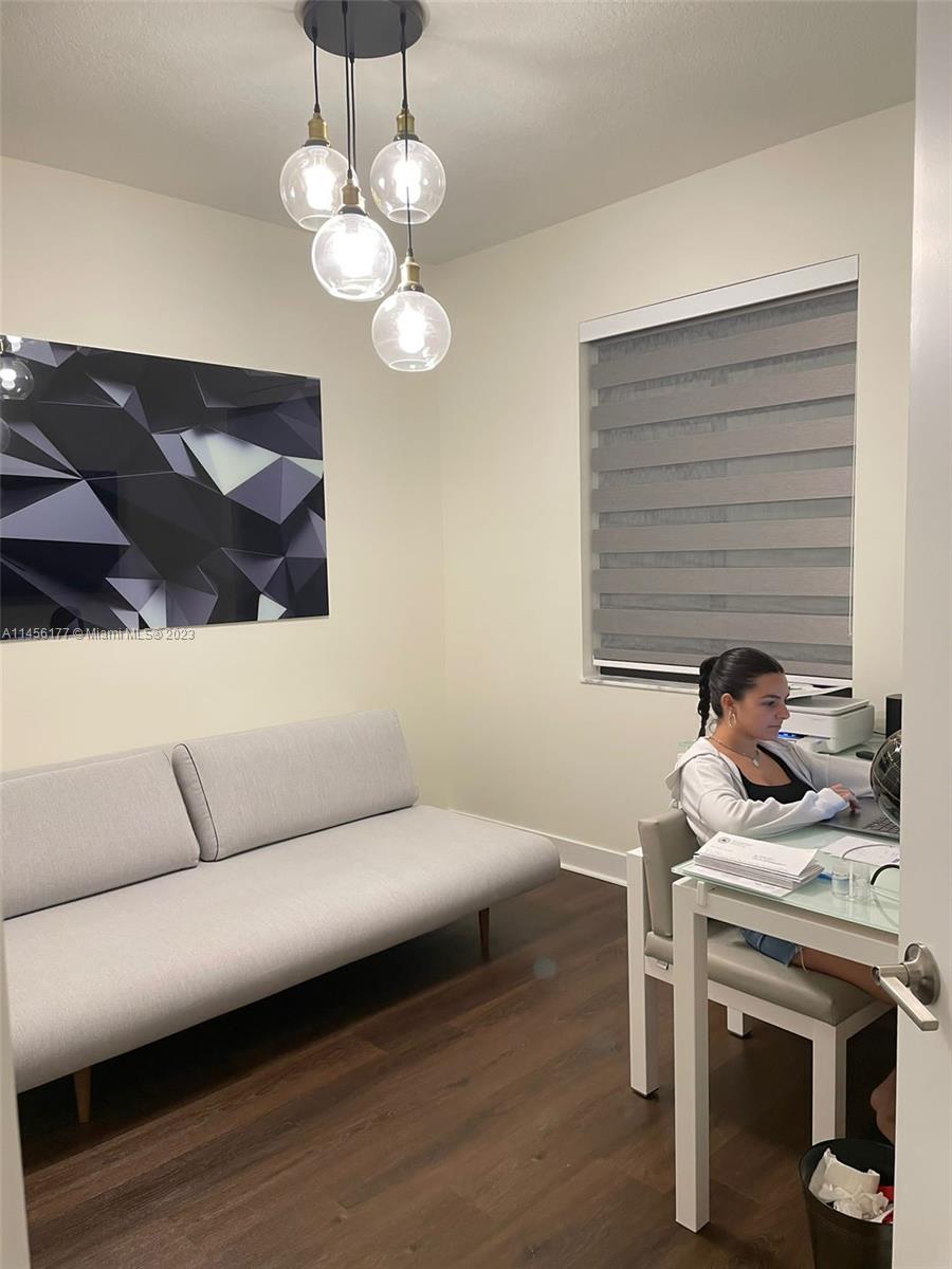 DOWNTOWN DORAL SOUTH PHAS - Residential