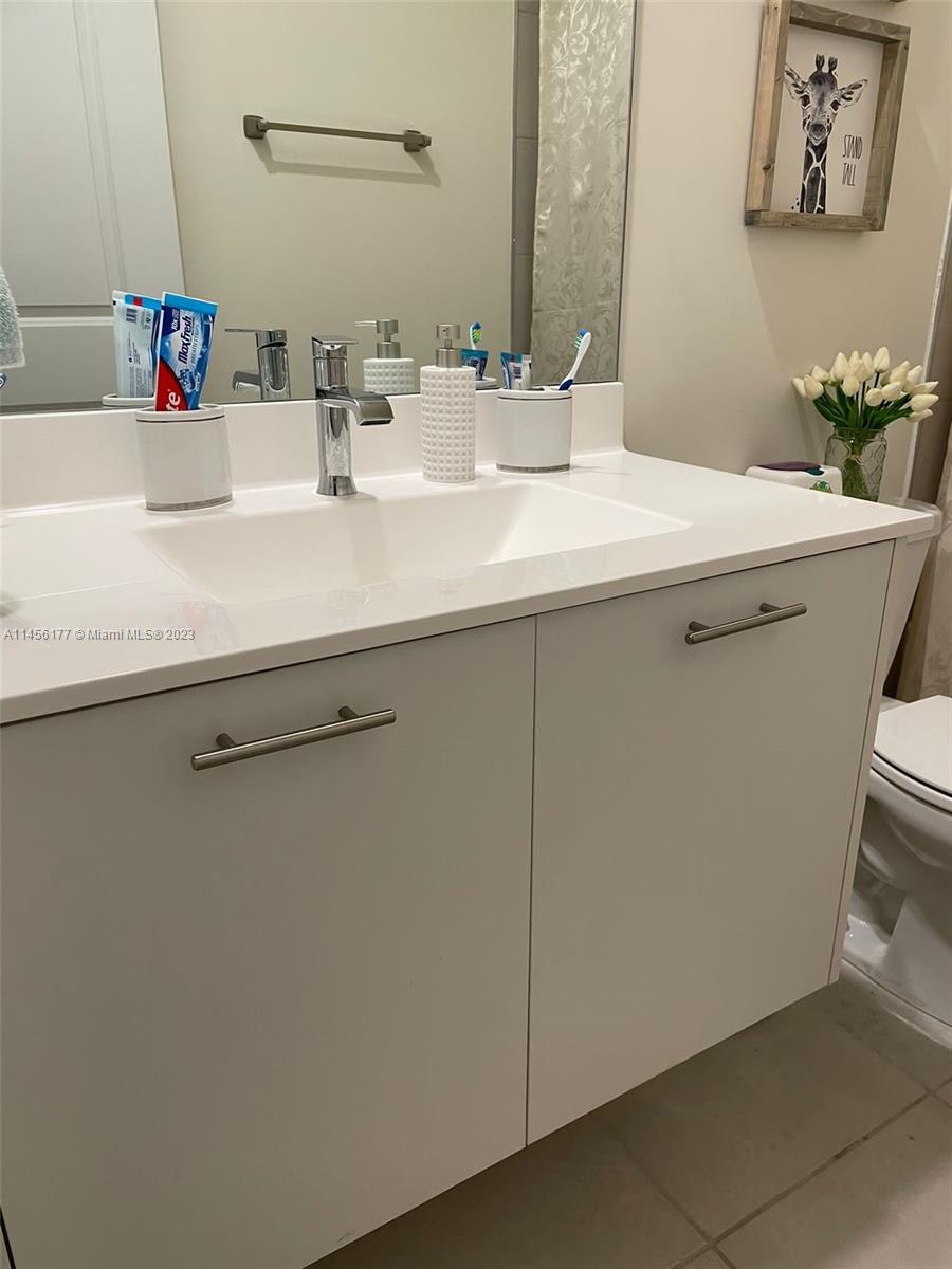 DOWNTOWN DORAL SOUTH PHAS - Residential