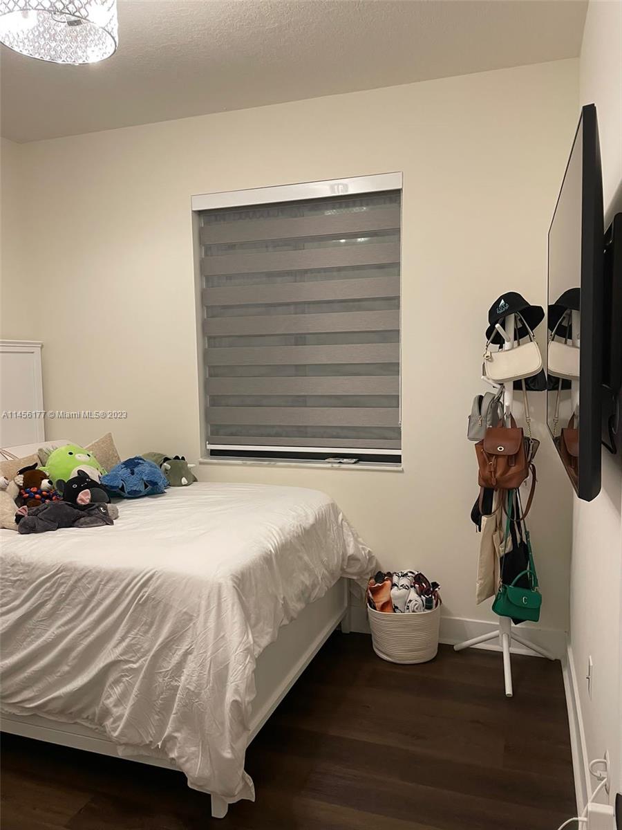 DOWNTOWN DORAL SOUTH PHAS - Residential