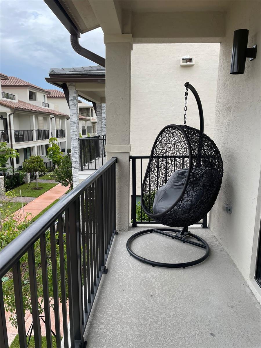 DOWNTOWN DORAL SOUTH PHAS - Residential