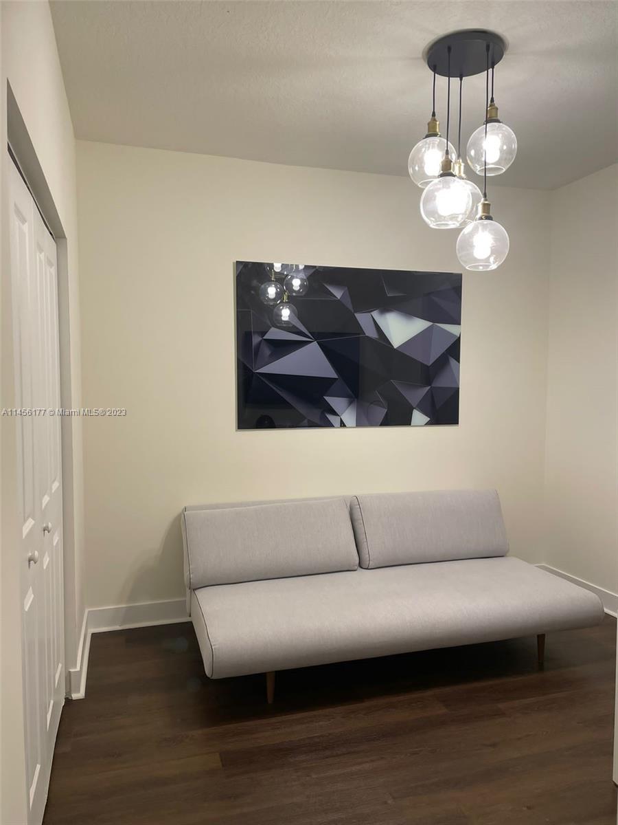DOWNTOWN DORAL SOUTH PHAS - Residential