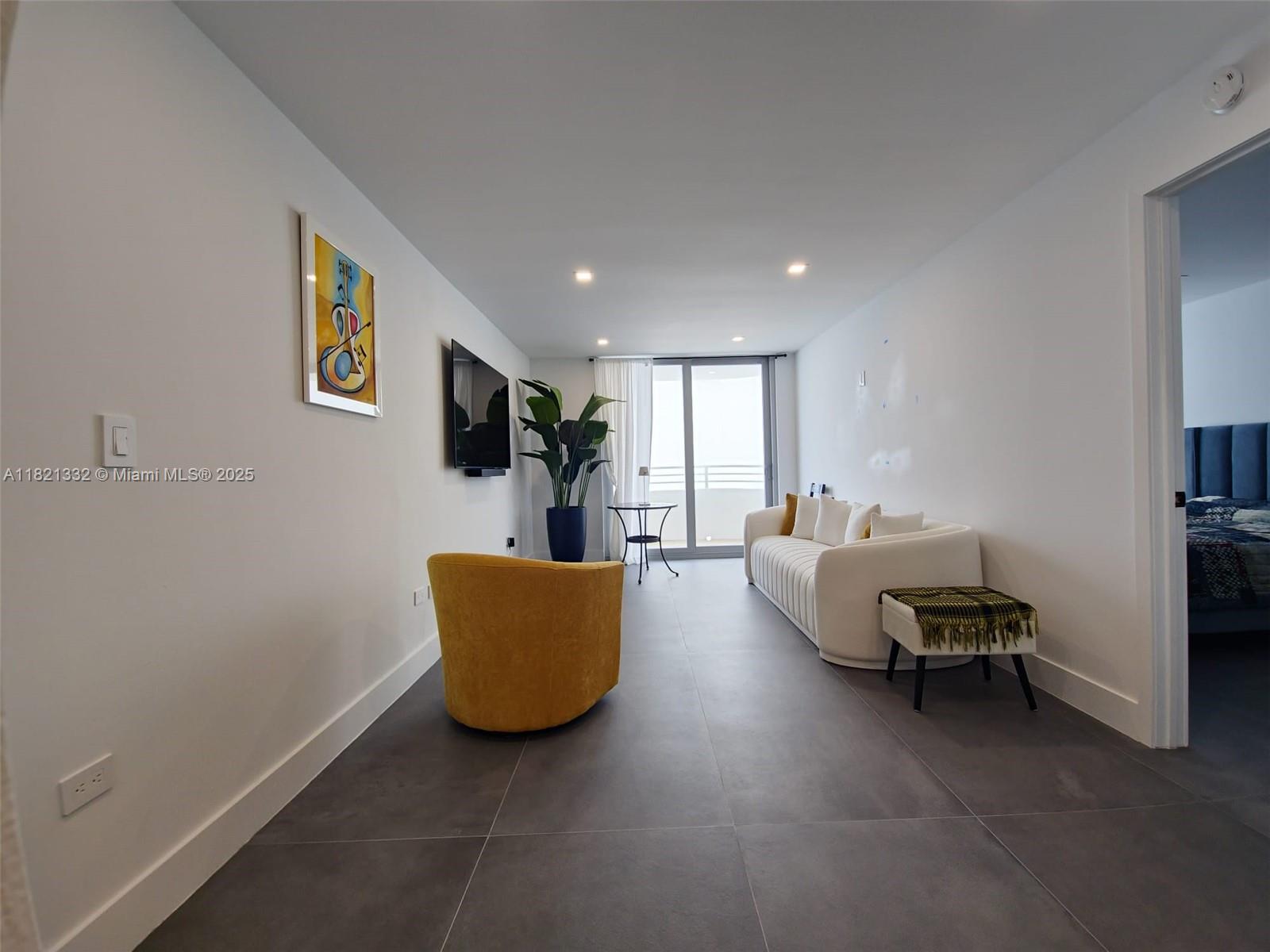5555 Collins Ave 16P