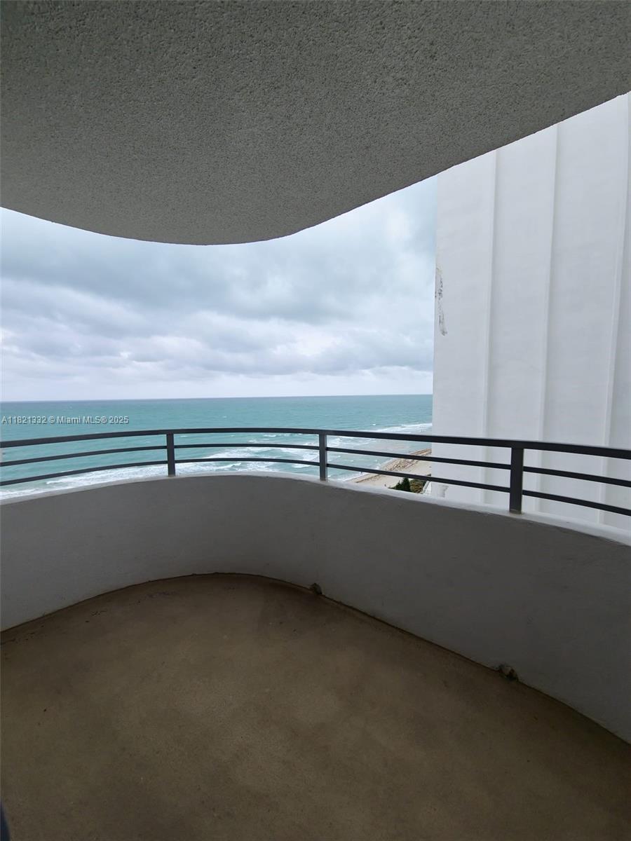 5555 Collins Ave 16P