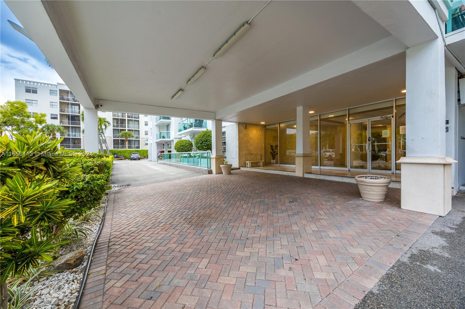 STRATFORD HOUSE CONDO - Residential