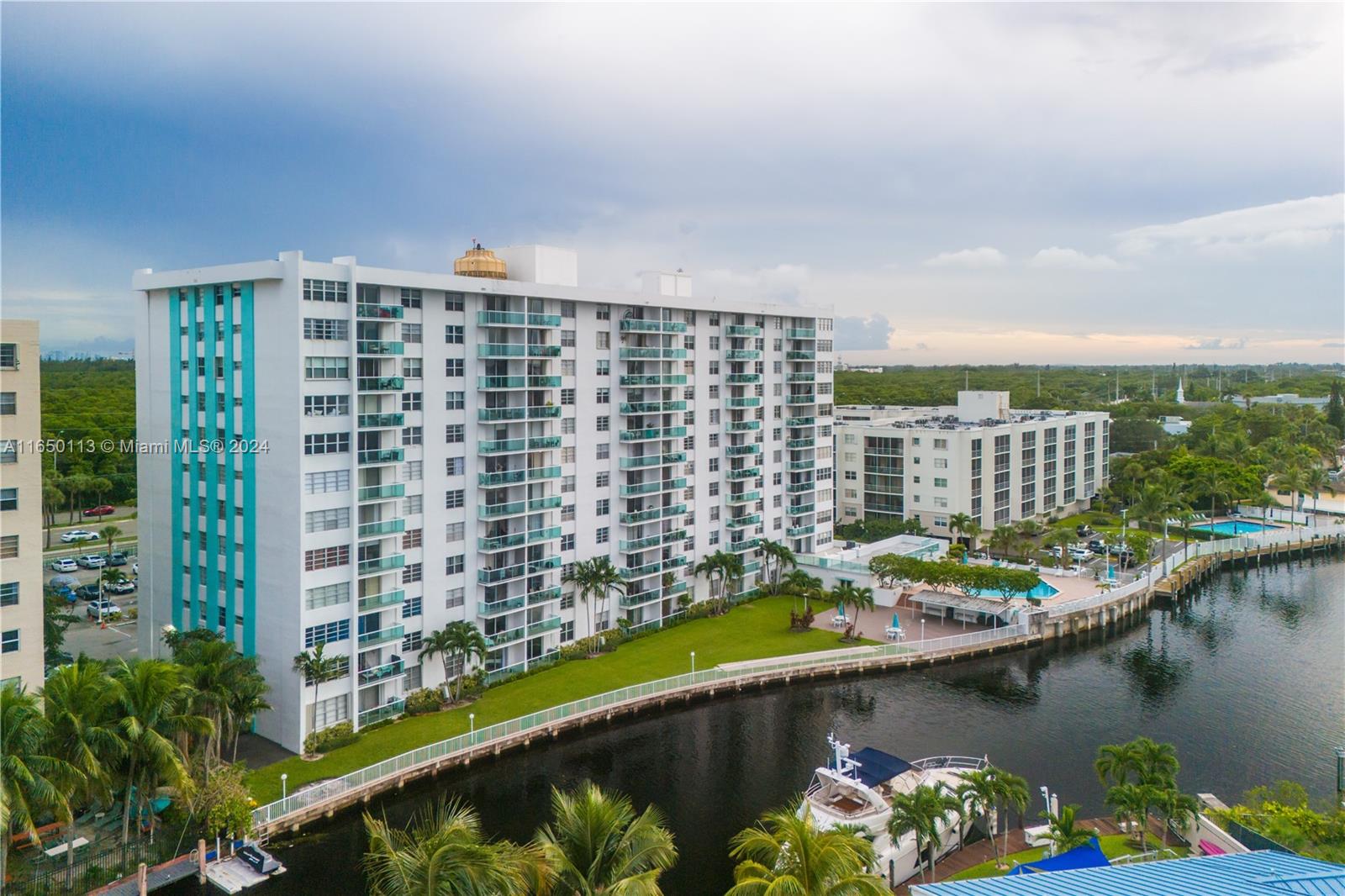 STRATFORD HOUSE CONDO - Residential
