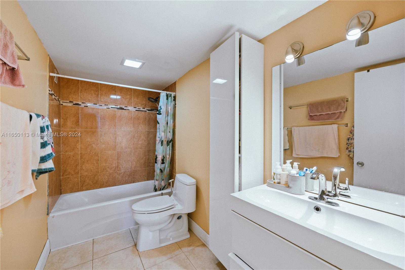 STRATFORD HOUSE CONDO - Residential