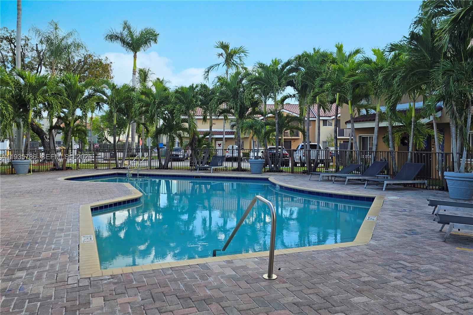 MIRA VILLAS CONDO - Residential