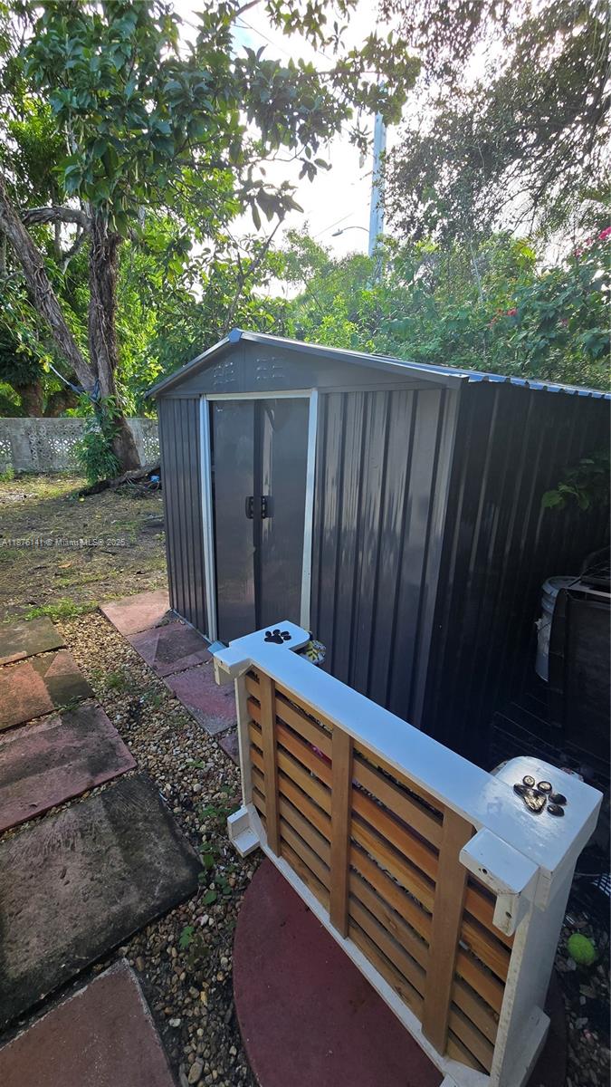 LAUREL HILL PARK - Residential Lease