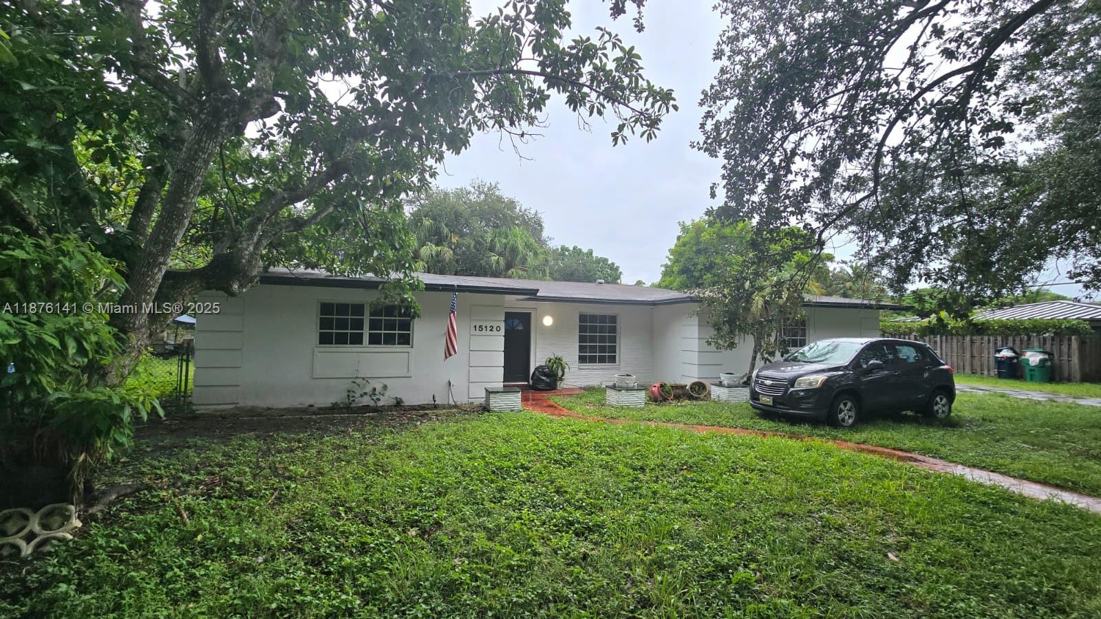 Corner property, 2-Bedroom, 1-Bathroom, conveniently located in Palmetto Bay. Washer & Dryer. Pet allowed. Big patio. Water & Electricity included. Only 1st Month & One Month's Security Deposit.