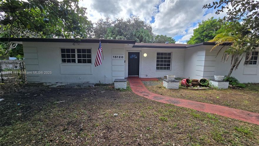 Corner property, 2-Bedroom, 1-Bathroom, conveniently located in Palmetto Bay. Washer & Dryer. Pet allowed. Big patio. Electricity included. Only 1st Month & One Month's Security Deposit. Landlord motivated.