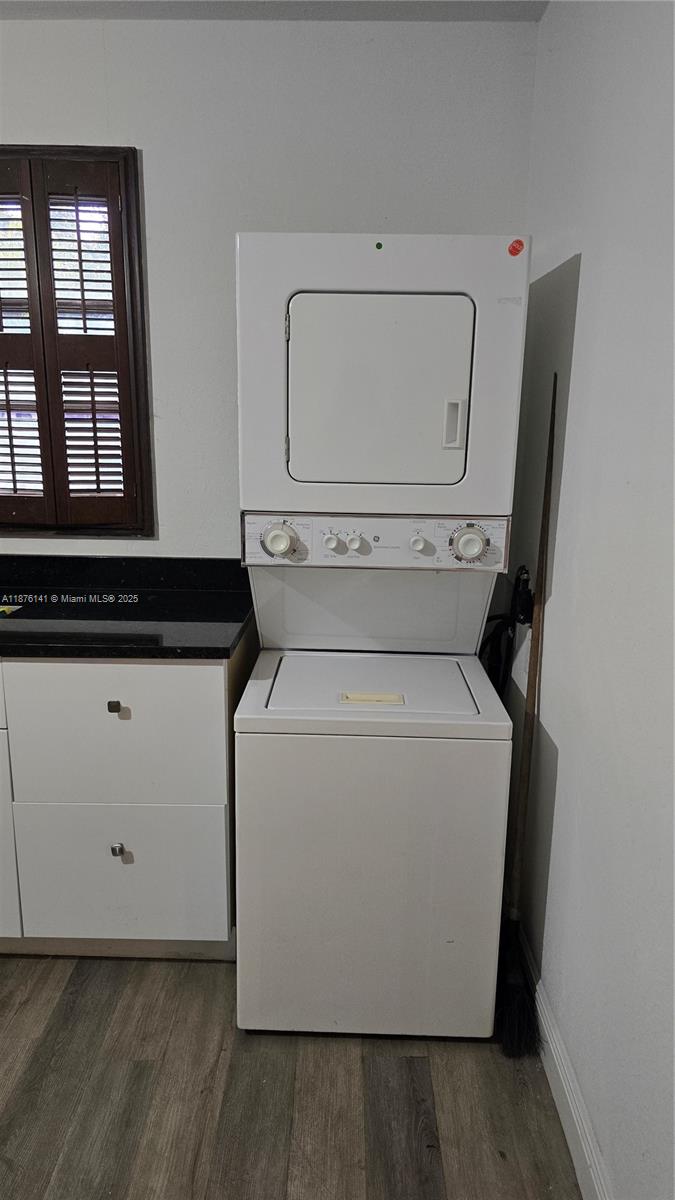 LAUREL HILL PARK - Residential Lease