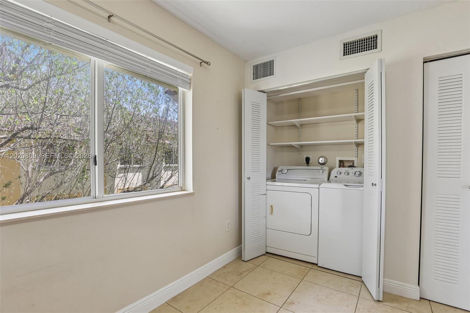 JASMINE LAKES II CONDO - Residential