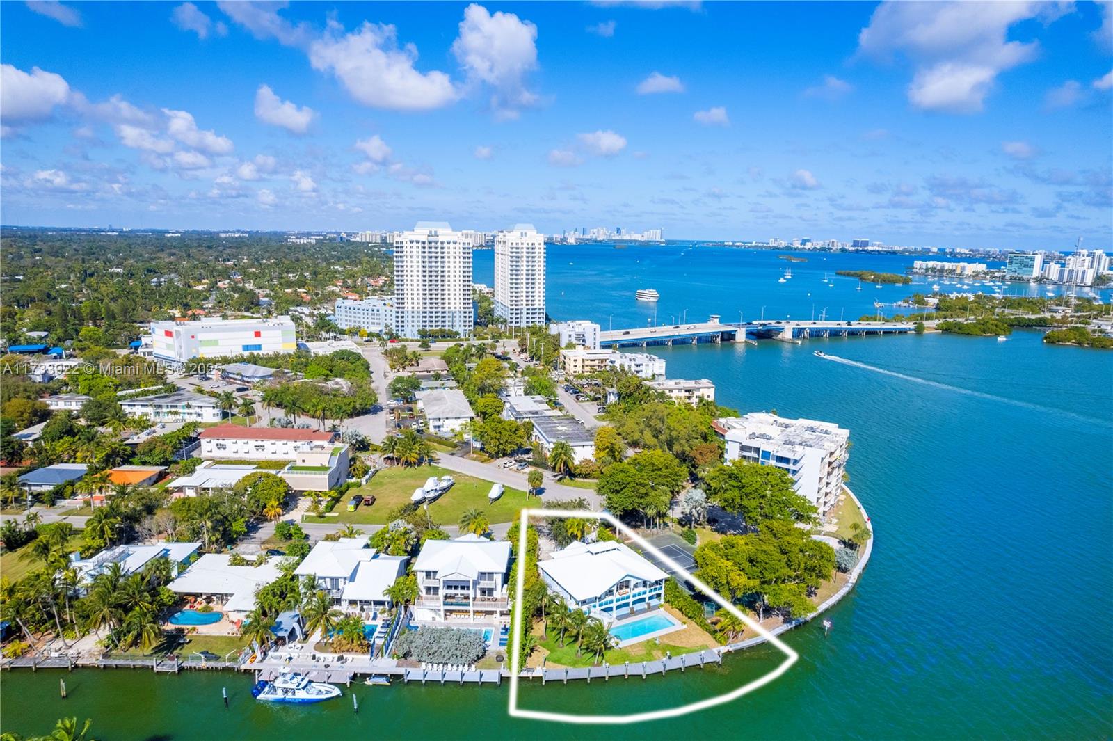 BELLE MEADE ISLAND - Residential