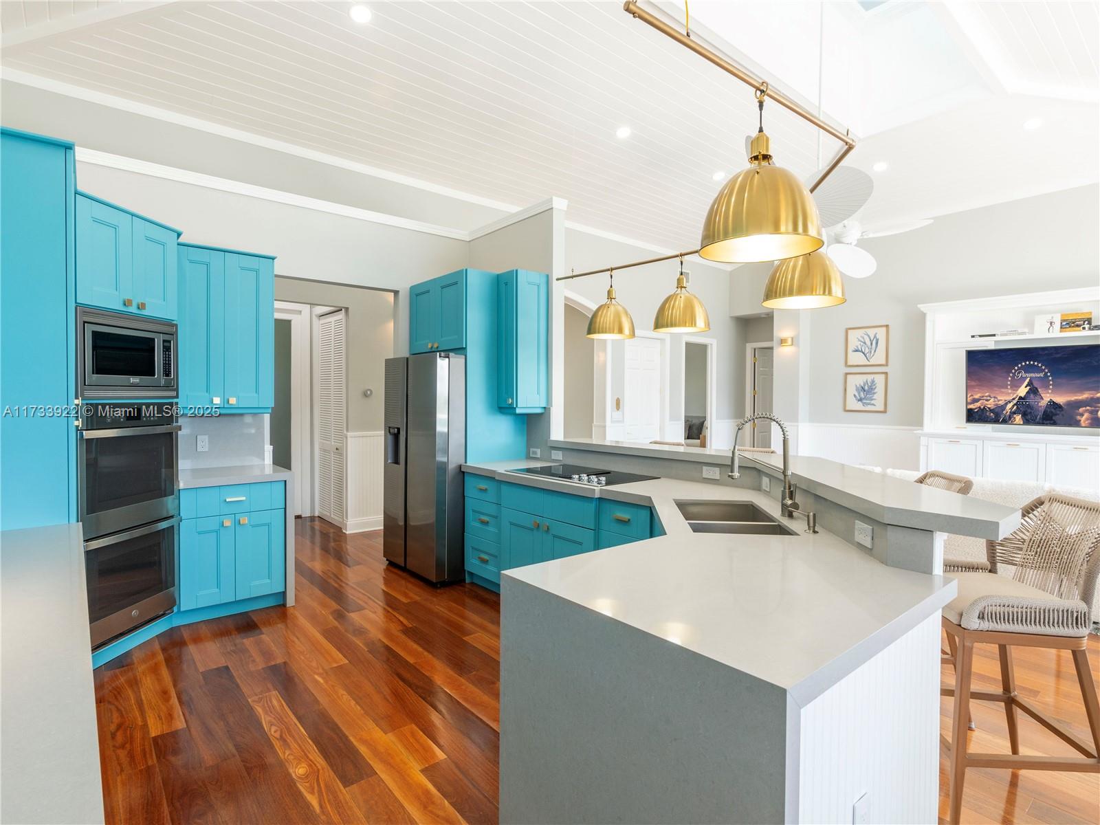 BELLE MEADE ISLAND - Residential