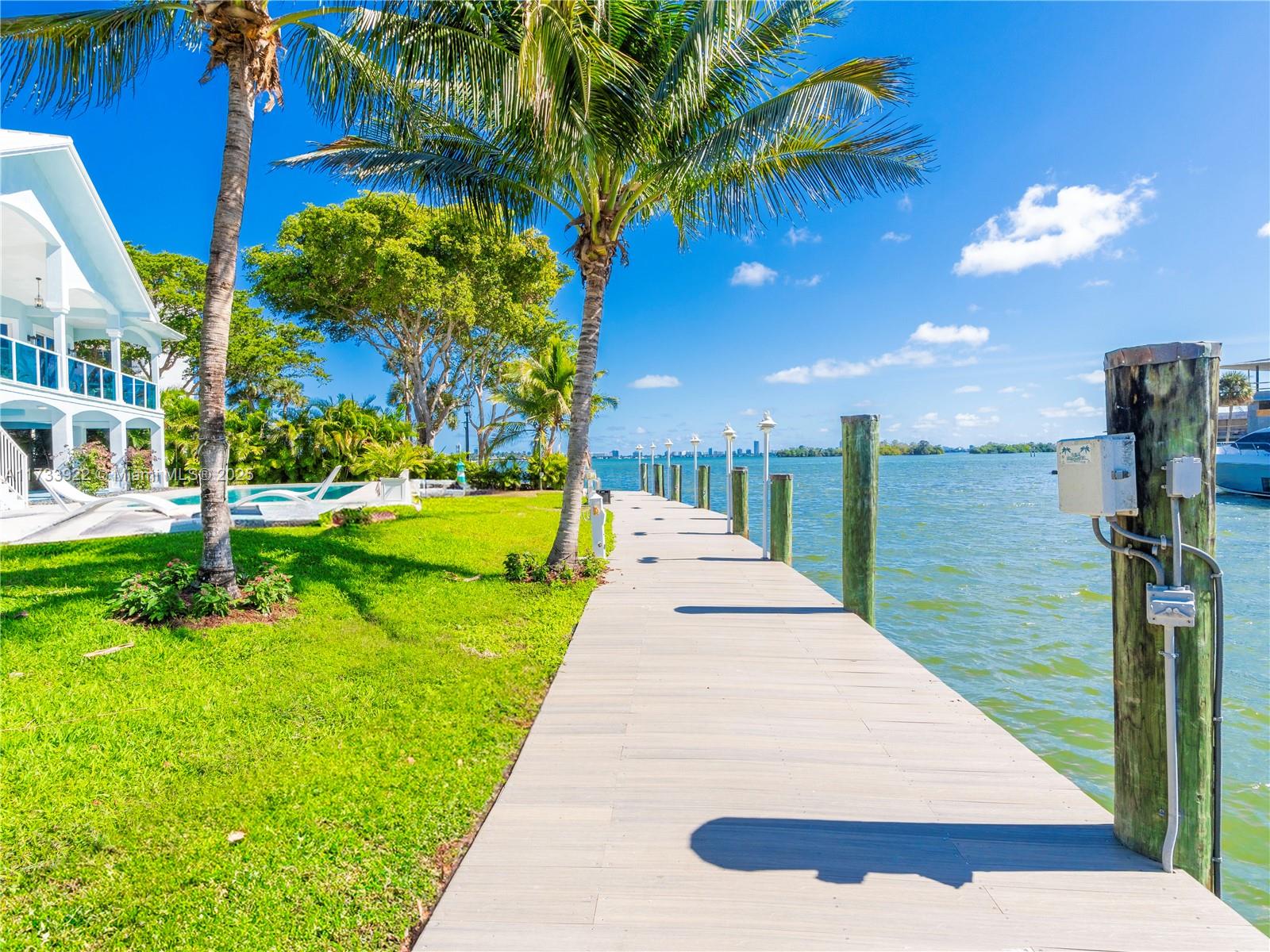 BELLE MEADE ISLAND - Residential
