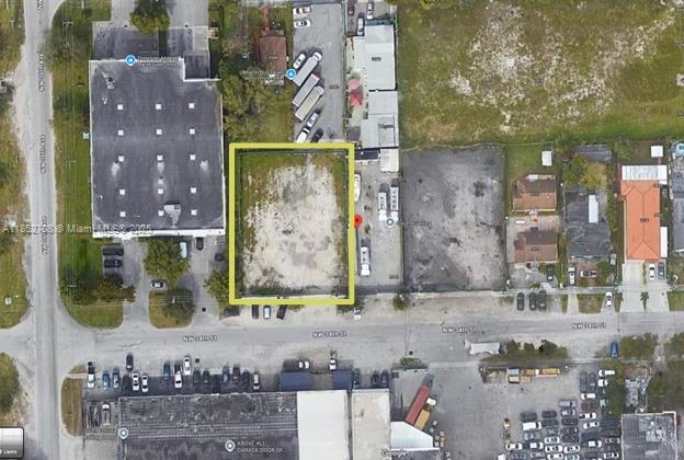 Two adjacent industrial-zoned lots in a prime Miami location, totaling approximately 13,500 SF.
Situated on NW 34th Street with excellent access to SR 112, I-95, and Miami International Airport.
Ideal opportunity for development, storage, or industrial use (buyer to verify permitted uses with the City of Miami).
Vacant land, offered together under separate folios. Convenient location for businesses seeking a central Miami hub.