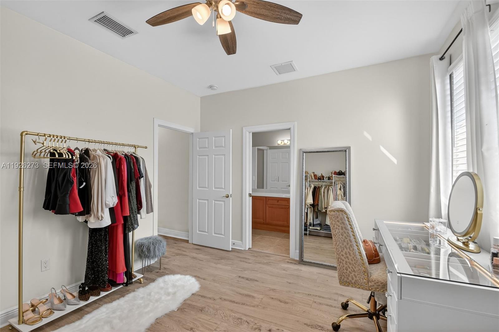 PARROT COVE - Residential