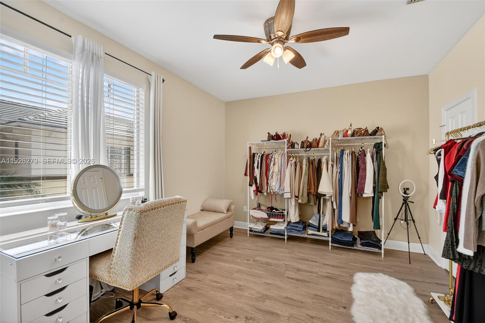 PARROT COVE - Residential