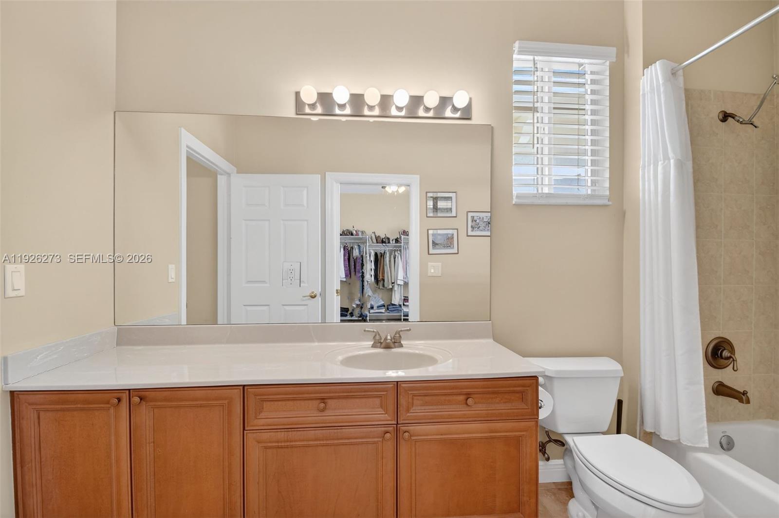 PARROT COVE - Residential