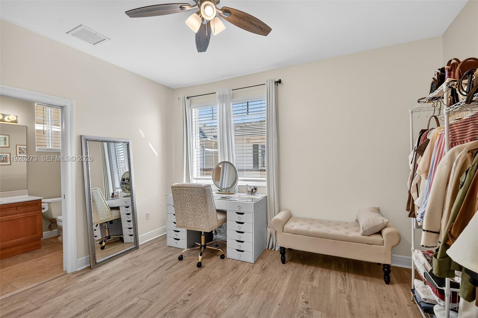 PARROT COVE - Residential