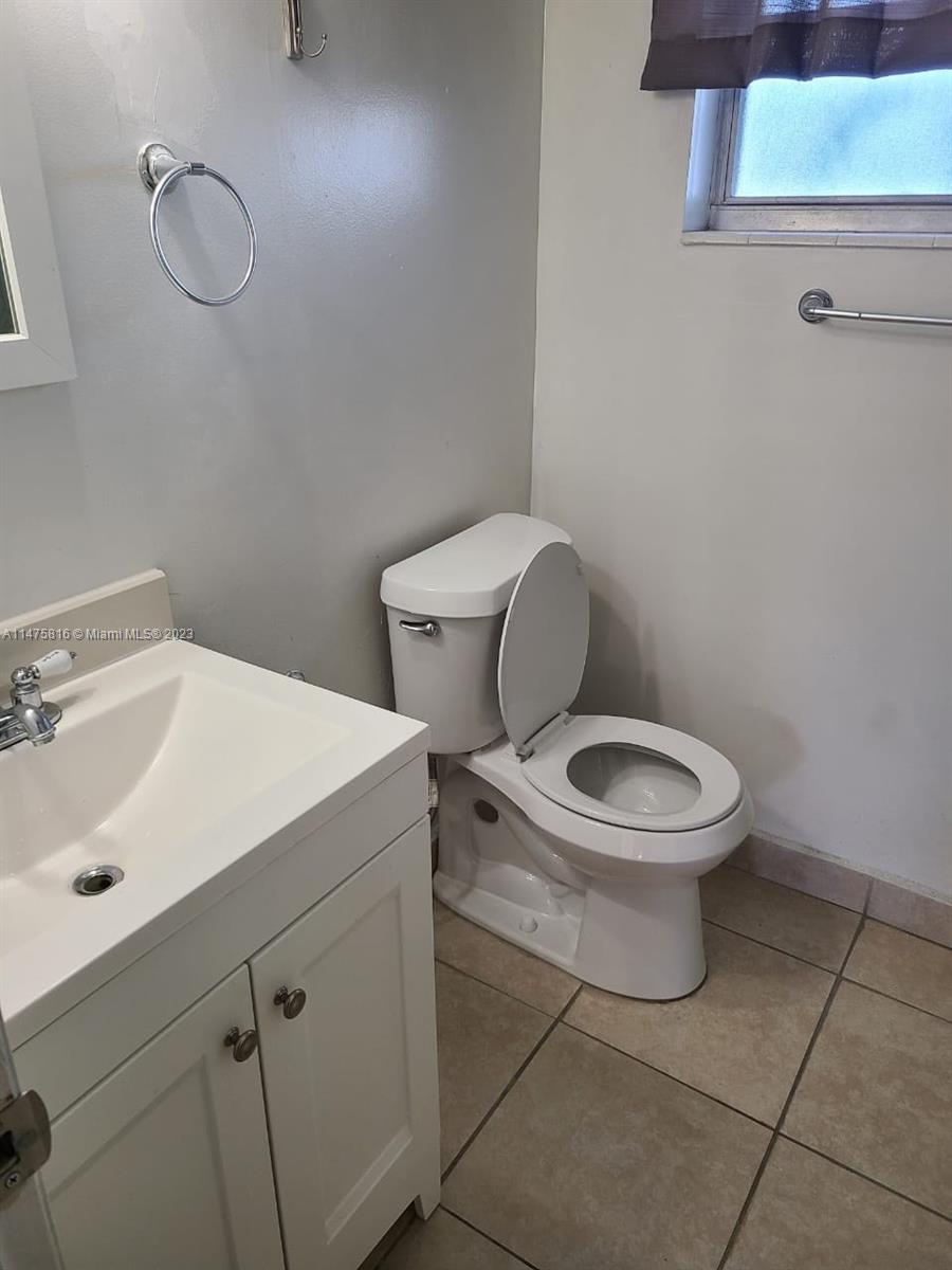 LAUDERDALE OAKS CONDO 10 - Residential