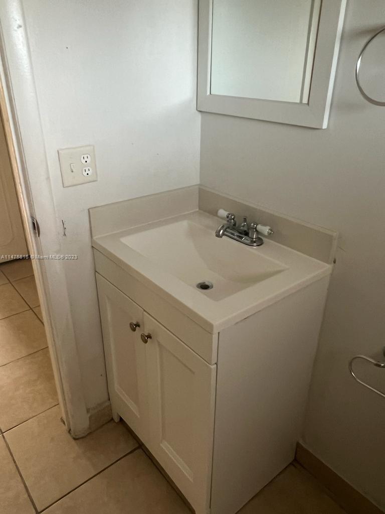 LAUDERDALE OAKS CONDO 10 - Residential