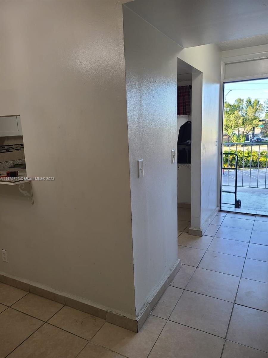 LAUDERDALE OAKS CONDO 10 - Residential