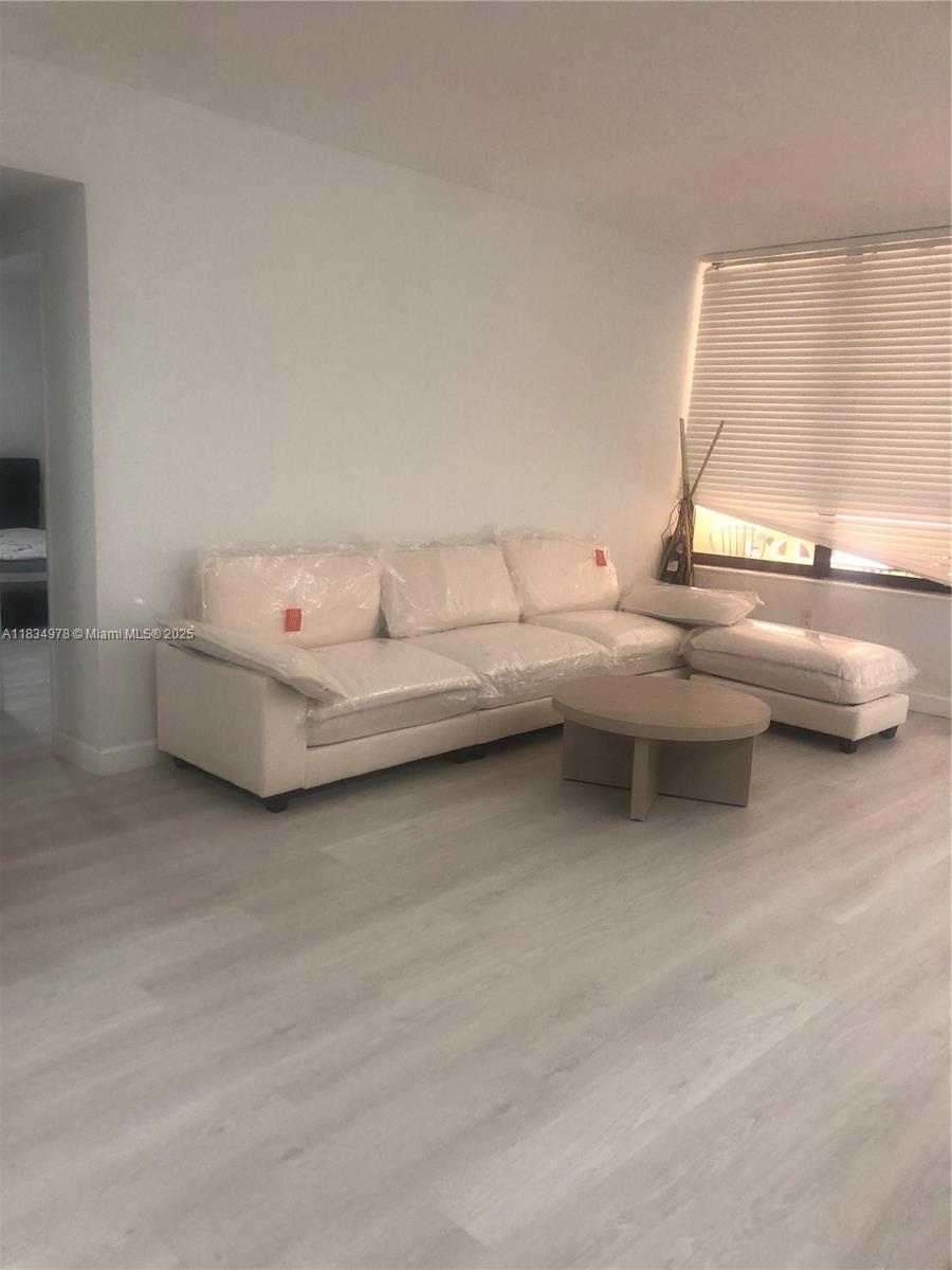 Beautifully remodeled, apartment in Bal Harbour. This spacious unit features 2 bedrooms, 2 bathrooms, generous closet space, and an open-concept living area. Located in a prime neighborhood just minutes from the beach, high-end shopping, and fine dining.The building offers 24 hours security ,a gym, a pool and a jacuzzi.
WiFi and cable included in rent.
Easy to show