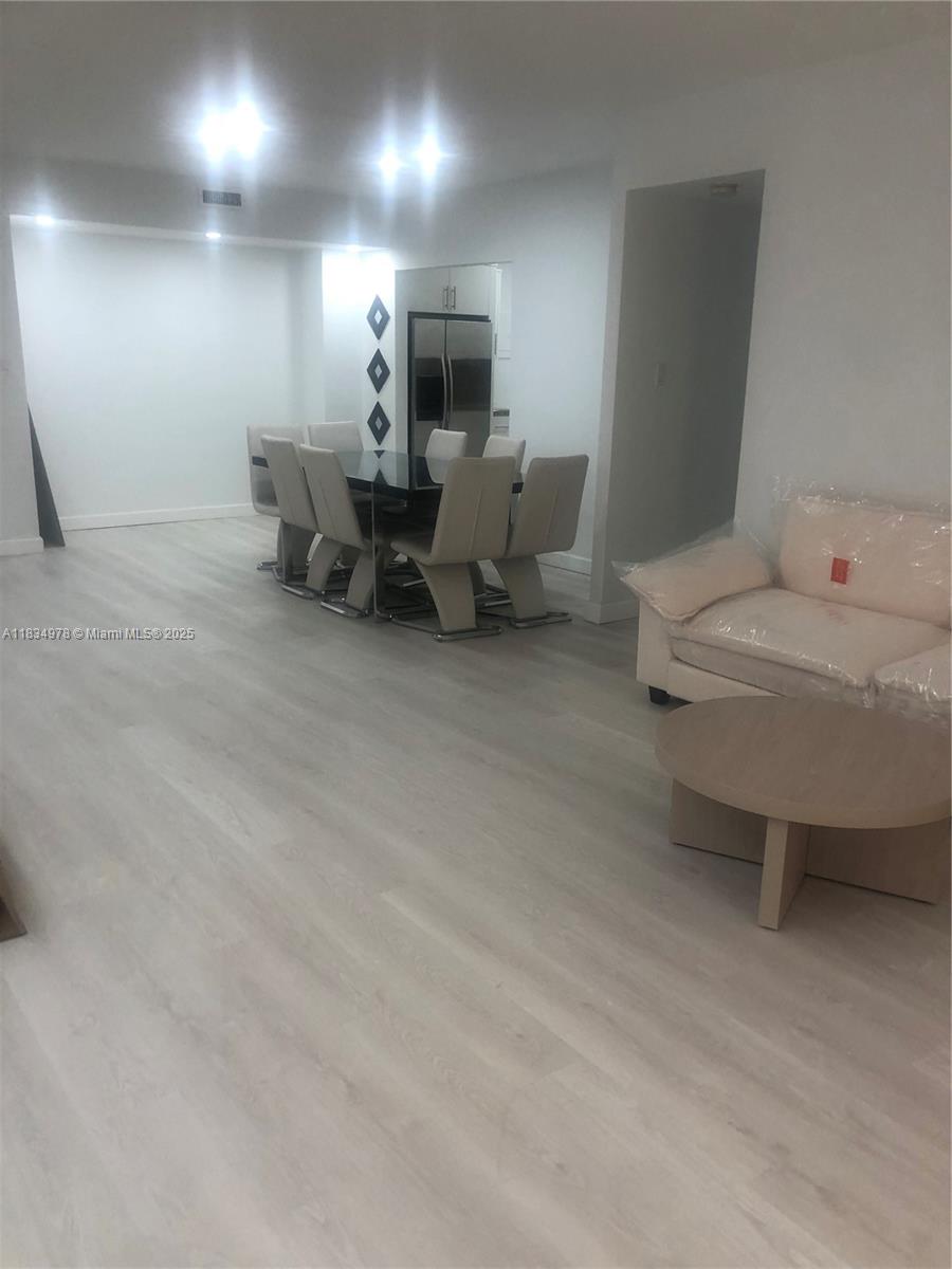 10185 Collins Ave 309