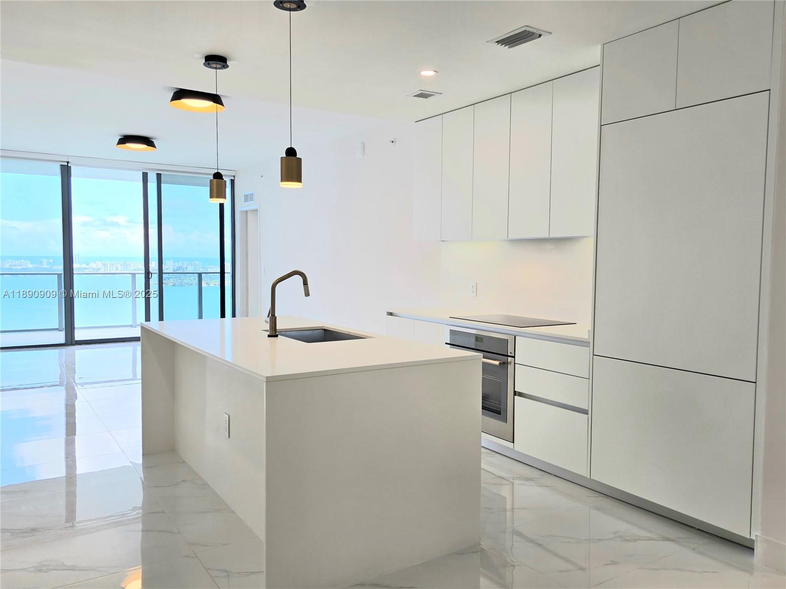 ARIA RESERVE - Residential Lease