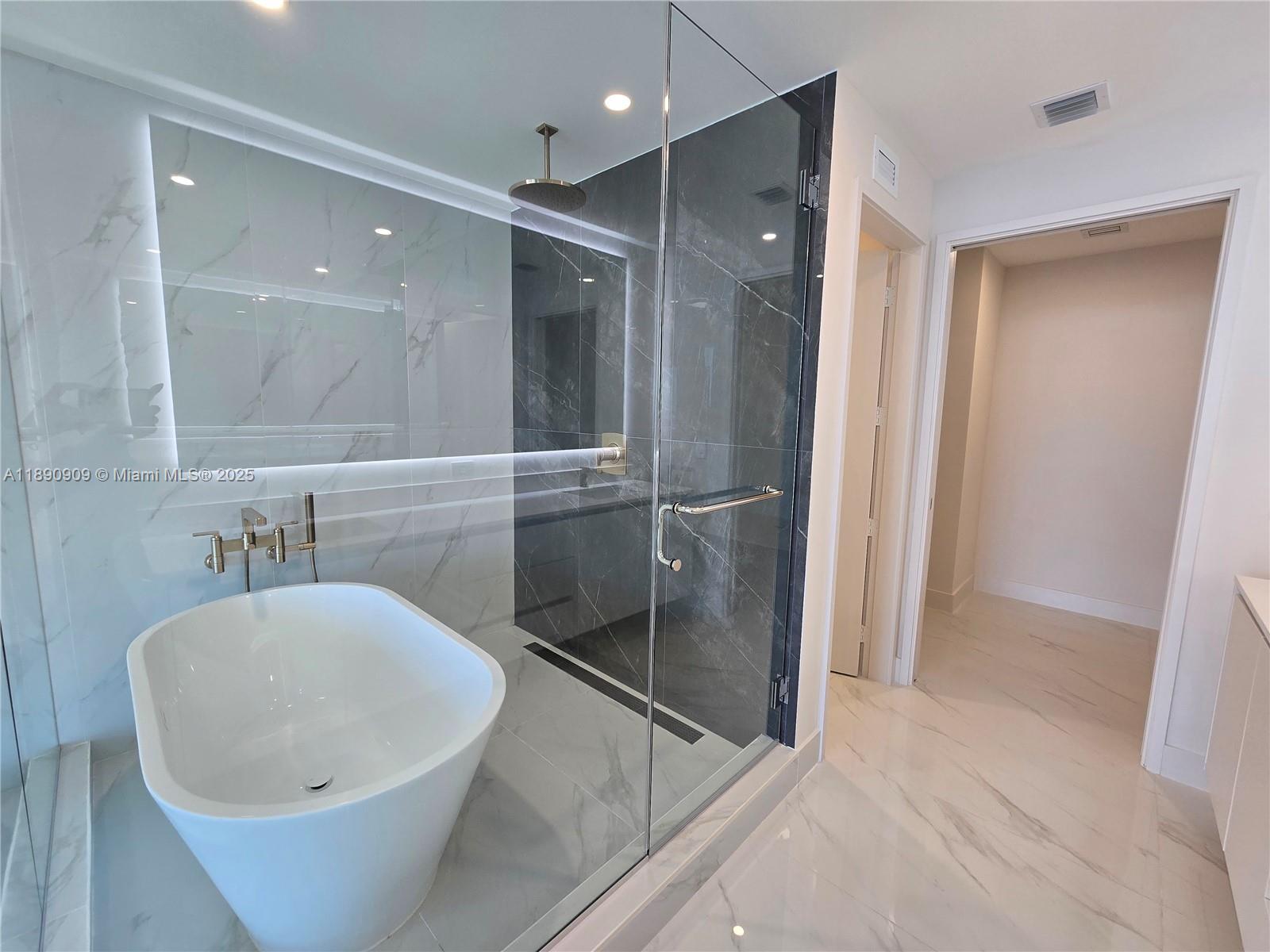 ARIA RESERVE - Residential Lease
