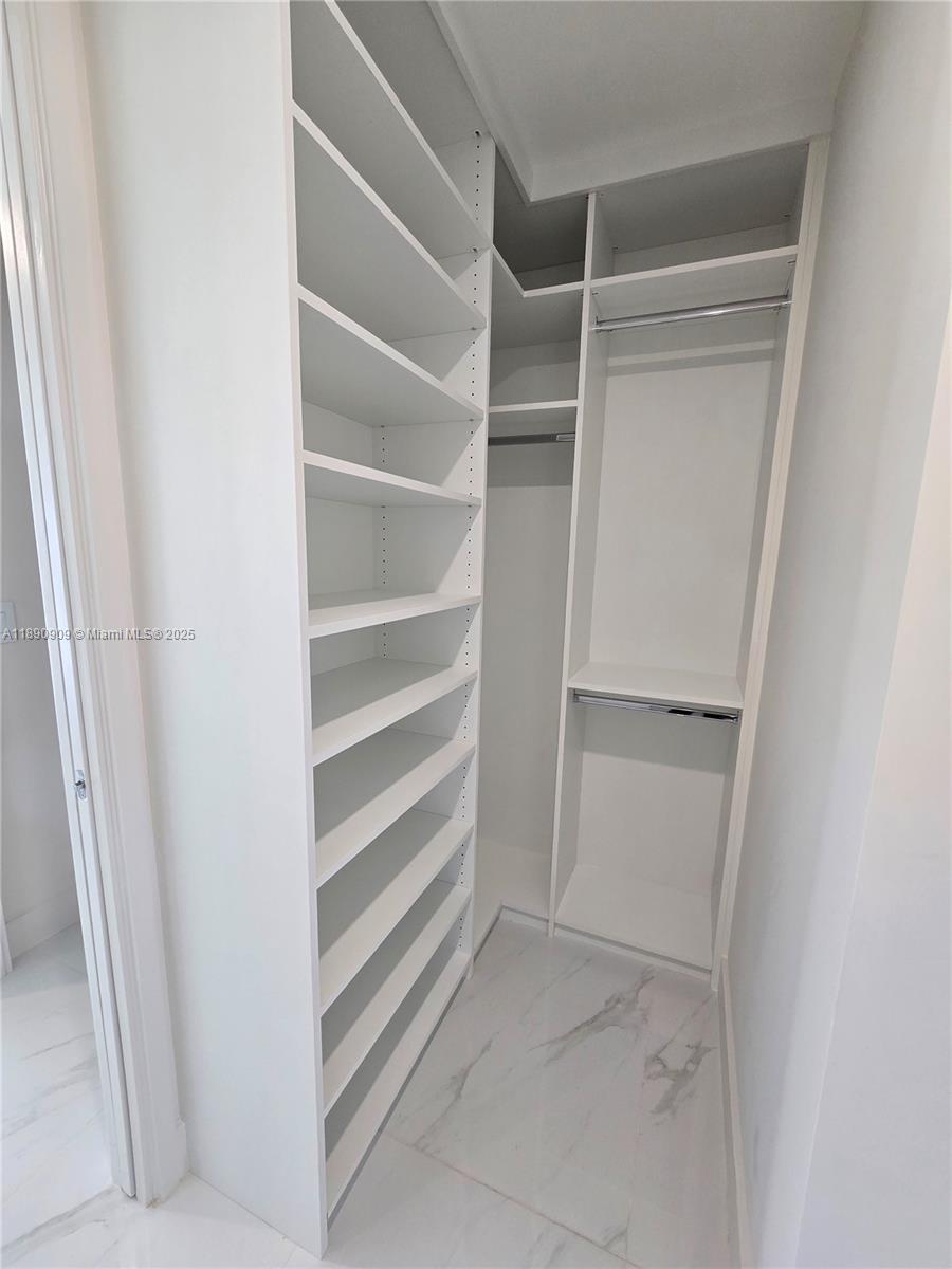 ARIA RESERVE - Residential Lease