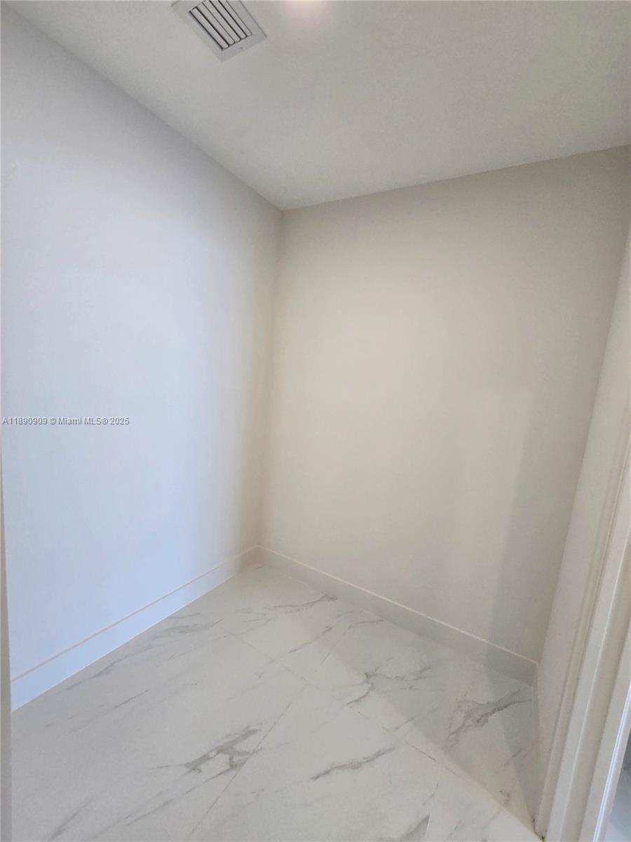ARIA RESERVE - Residential Lease