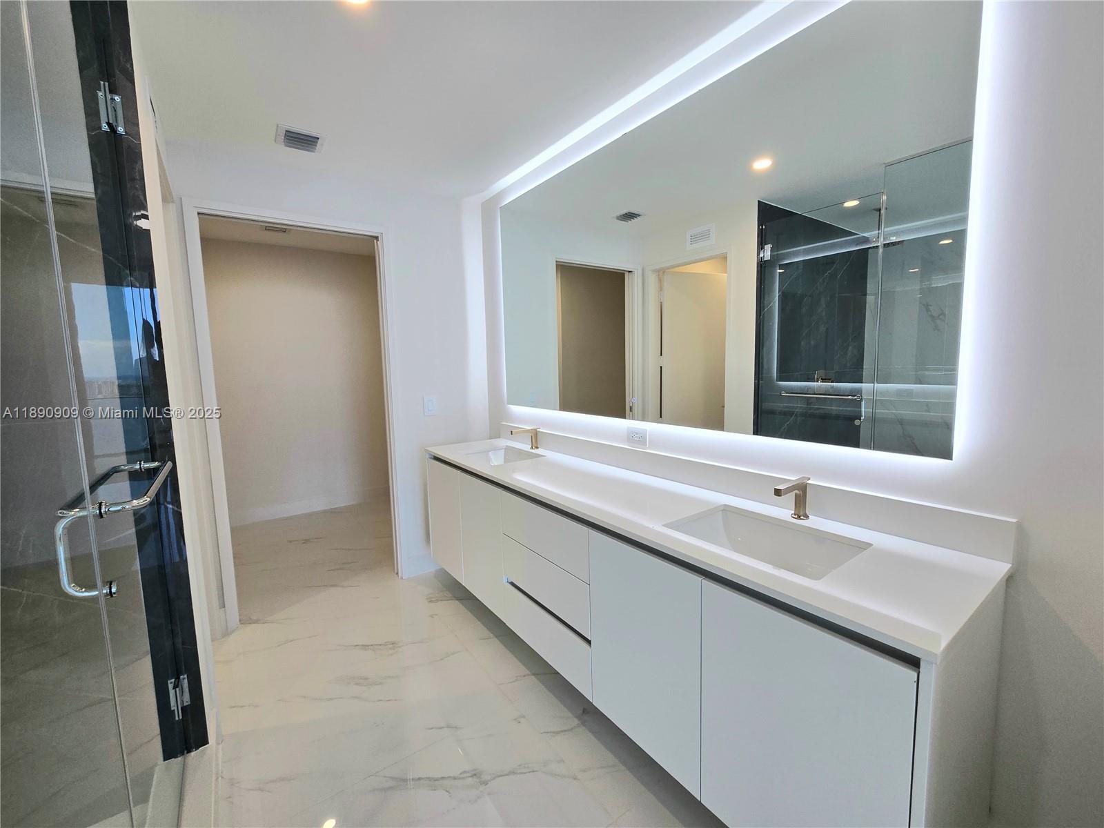 ARIA RESERVE - Residential Lease