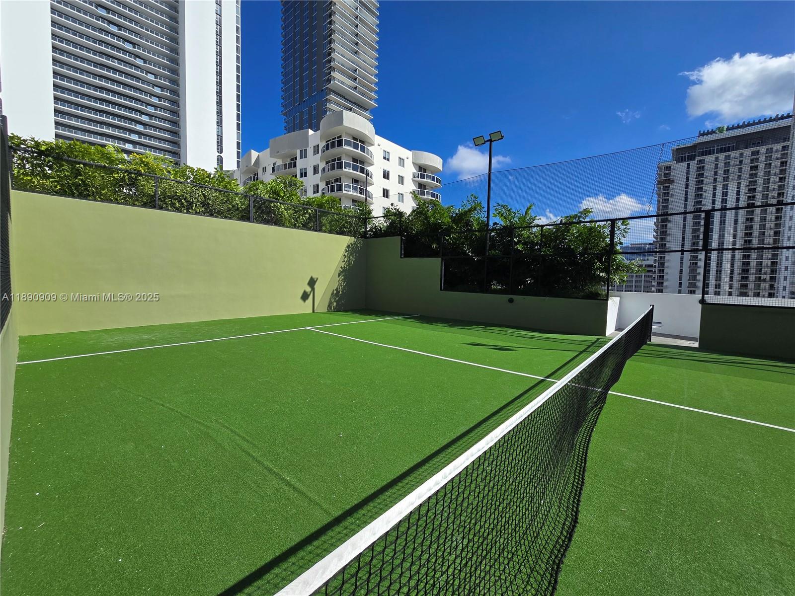 ARIA RESERVE - Residential Lease