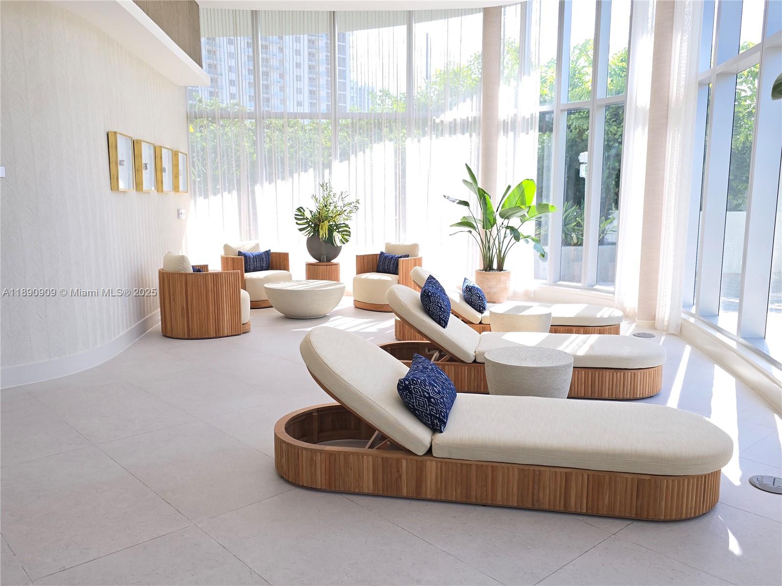 ARIA RESERVE - Residential Lease