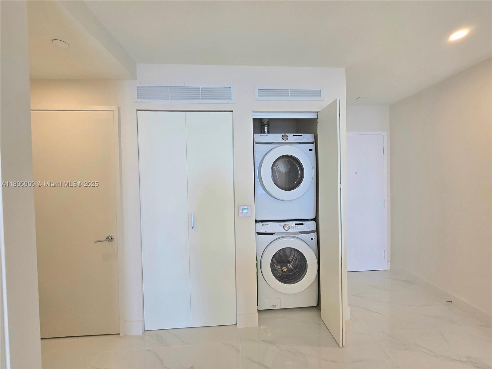 ARIA RESERVE - Residential Lease