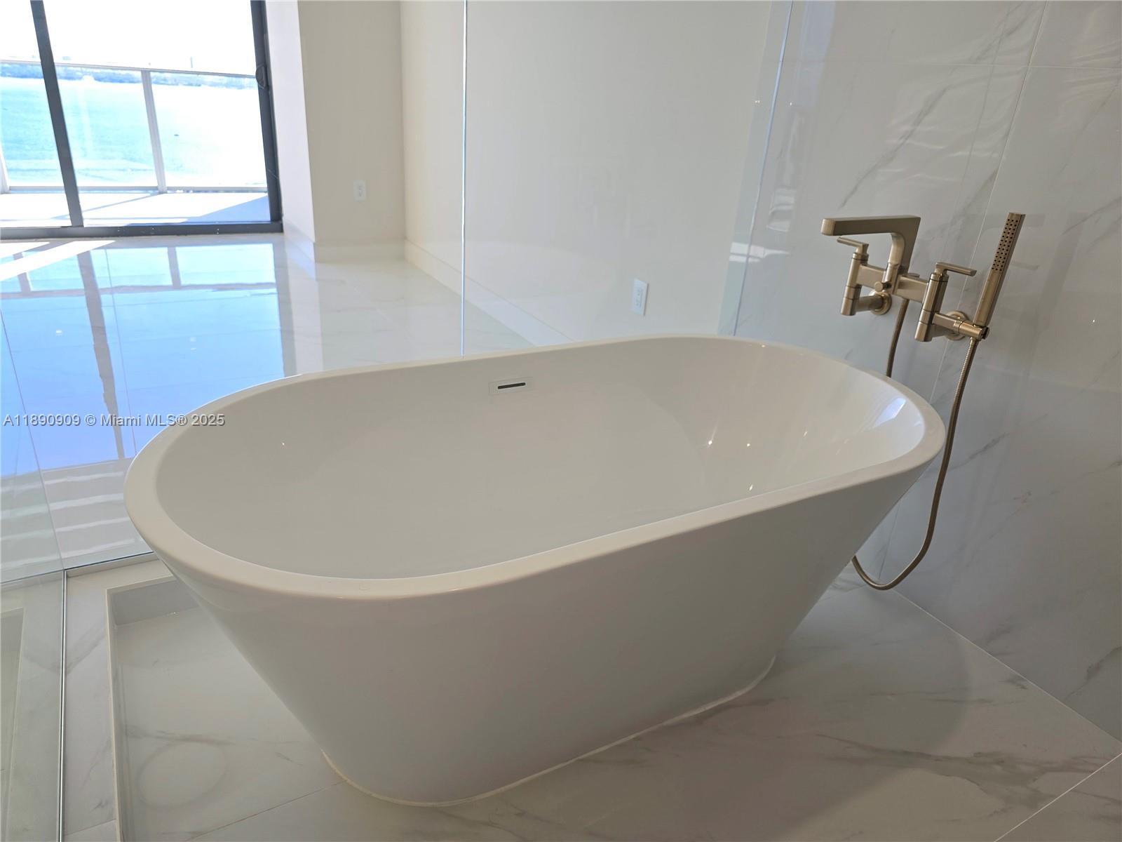 ARIA RESERVE - Residential Lease