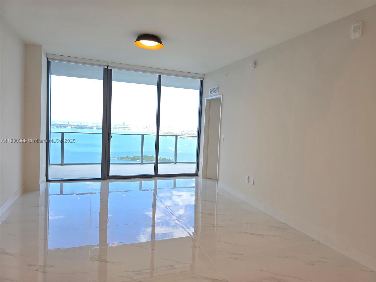 ARIA RESERVE - Residential Lease