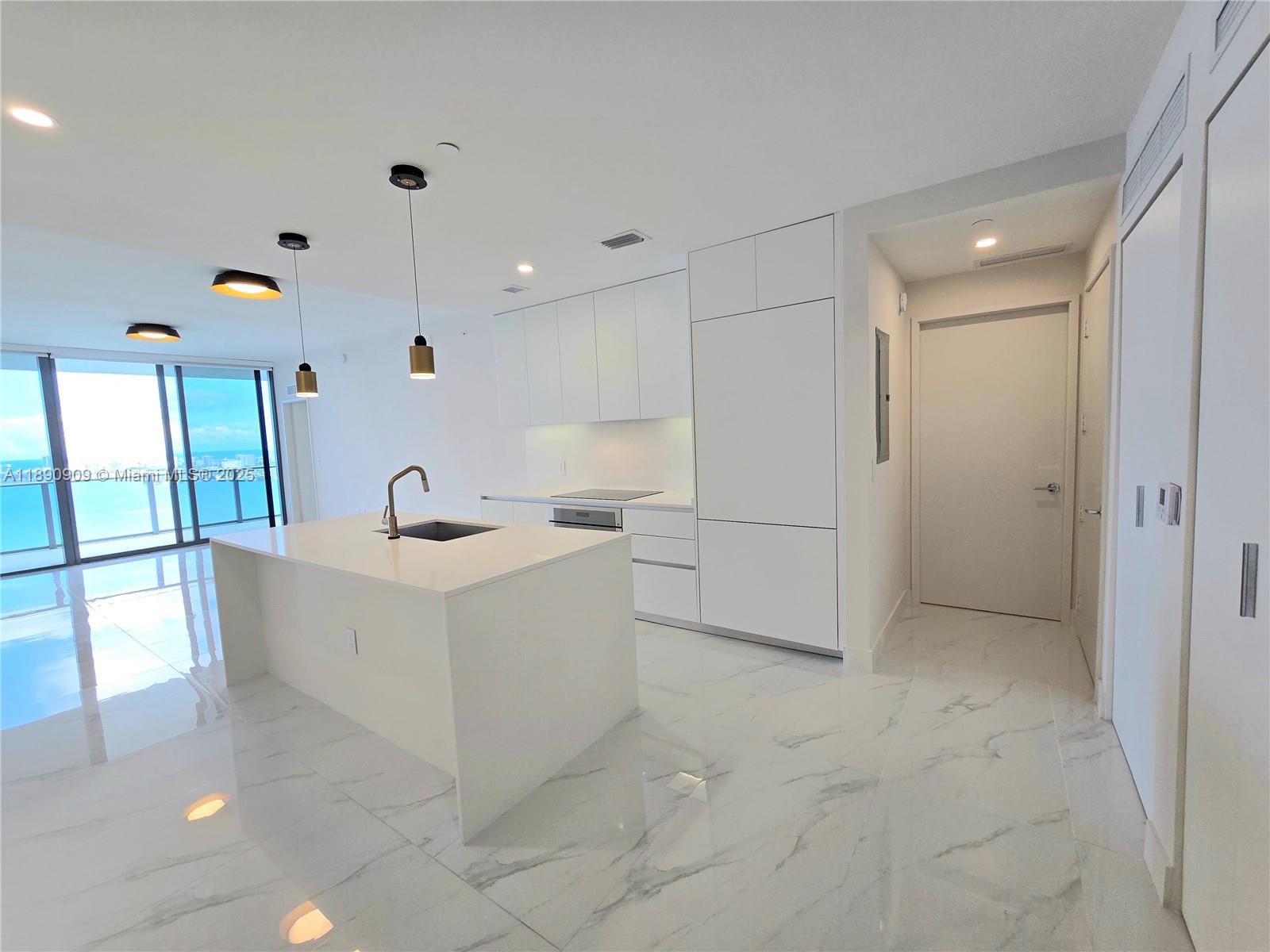 ARIA RESERVE - Residential Lease