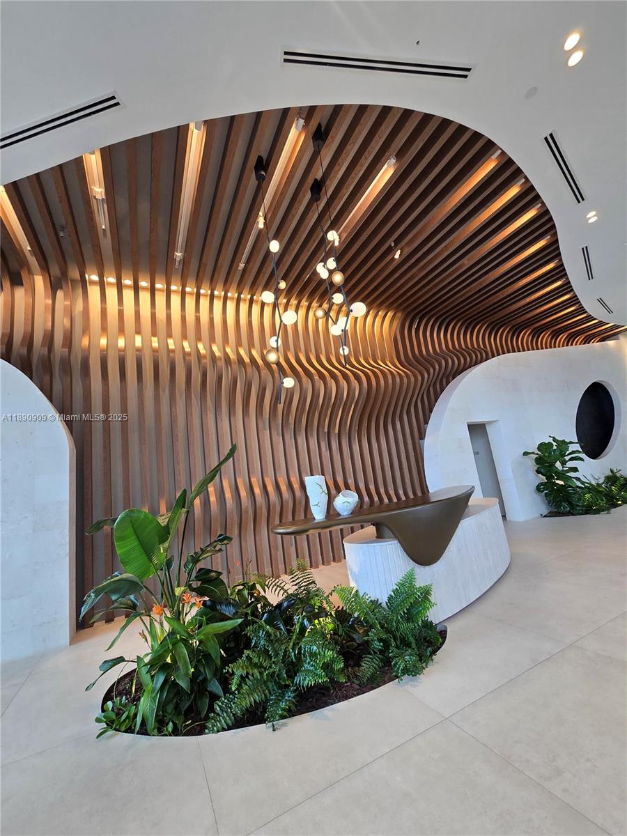 ARIA RESERVE - Residential Lease