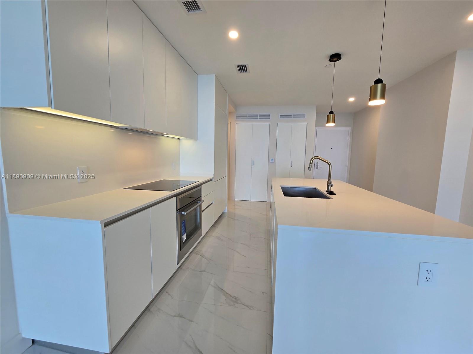 ARIA RESERVE - Residential Lease