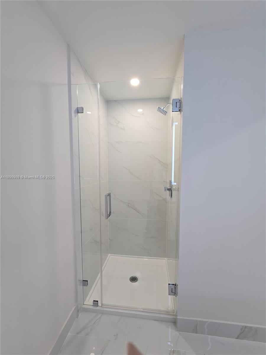 ARIA RESERVE - Residential Lease