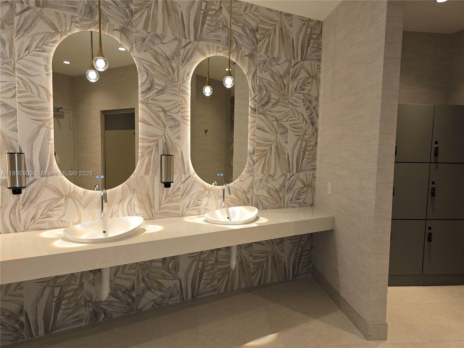 ARIA RESERVE - Residential Lease