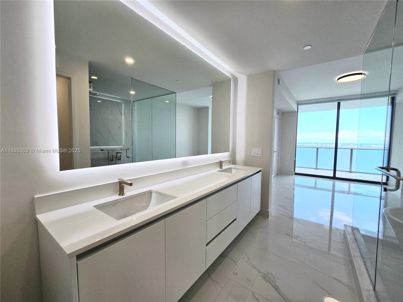 ARIA RESERVE - Residential Lease