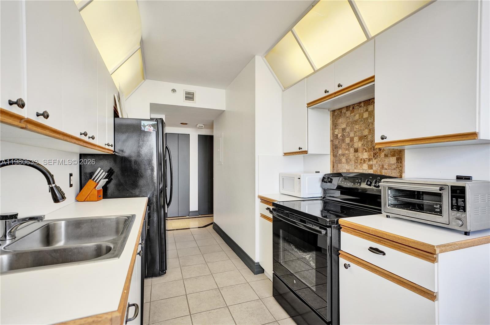 1000 ISL BLVD WILLIAMS IS - Residential