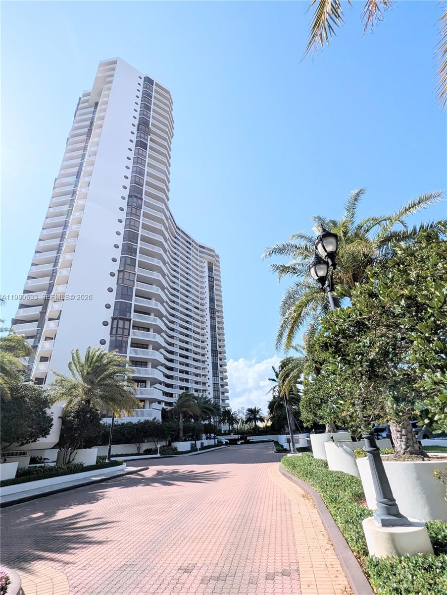 1000 ISL BLVD WILLIAMS IS - Residential