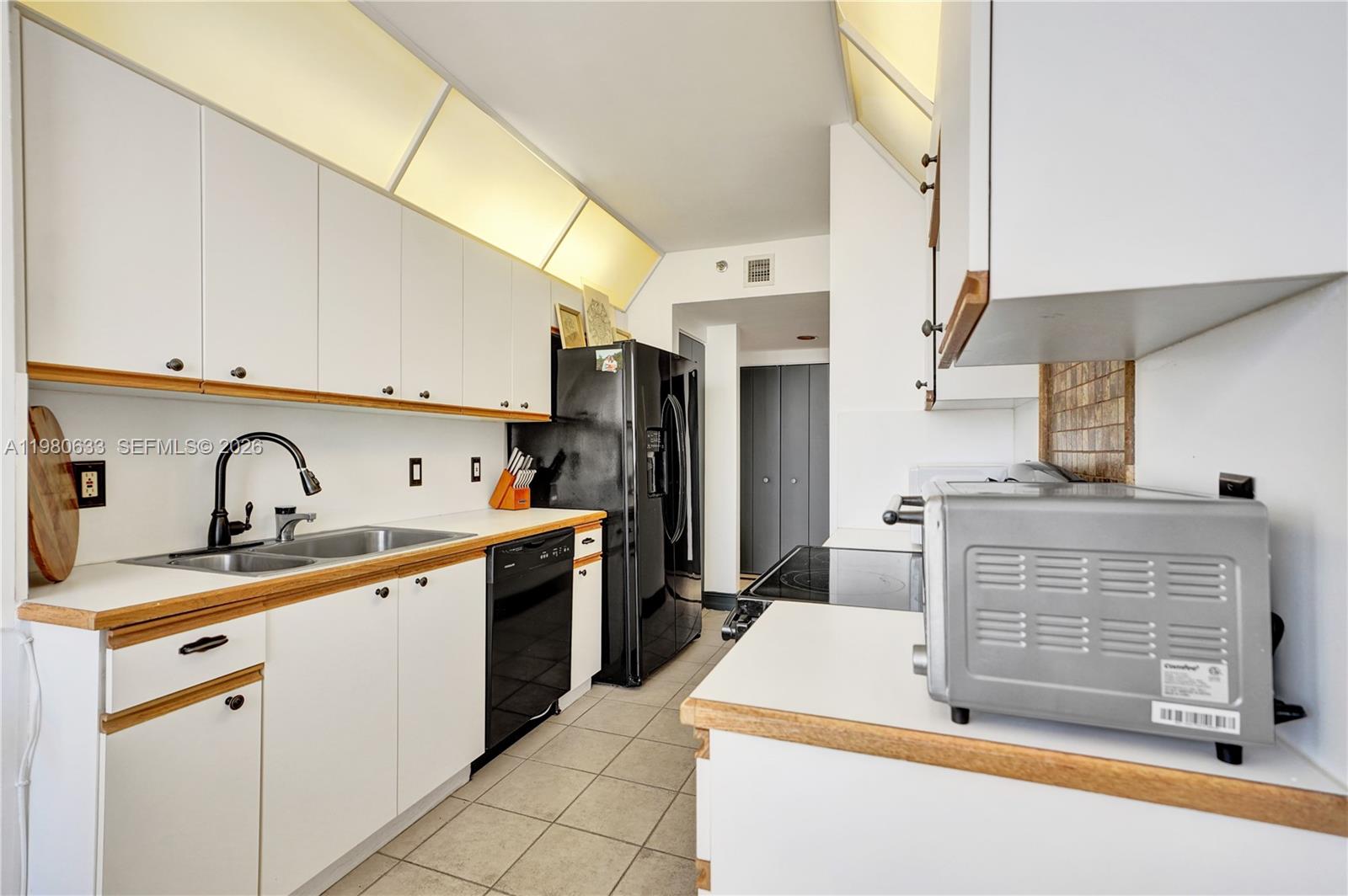 1000 ISL BLVD WILLIAMS IS - Residential